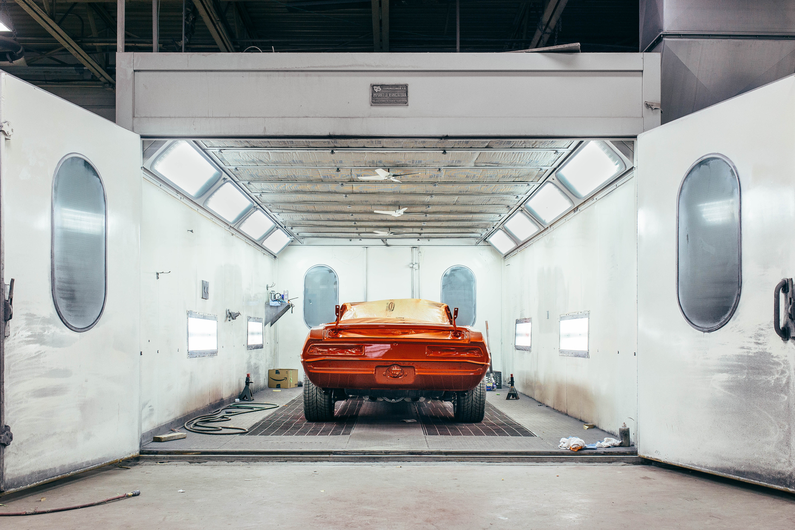 car-train-transport-vehicle-paint-garage-1287111-pxhere.com